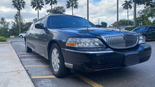 2003 LINCOLN TOWN CAR LIMOSINE STYLE 75K MILES 1 OWNER - cars & for sale in Hollywood, FL – photo 2