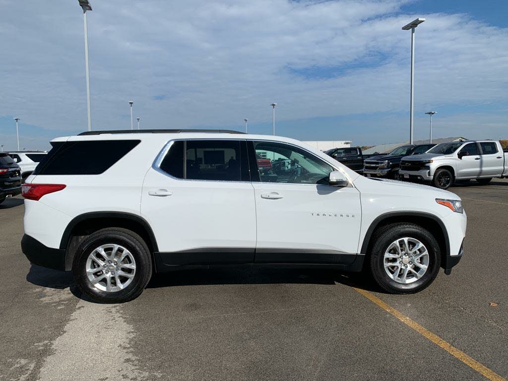 2021 Chevrolet Traverse LT Cloth AWD for sale in Green Bay, WI – photo 2