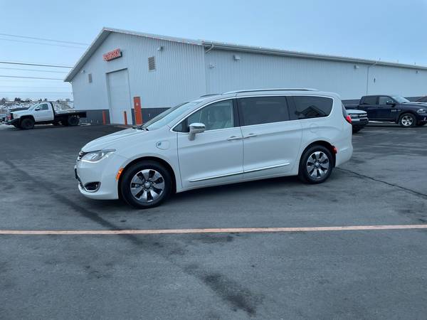 2017 Chrysler Pacifica Hybrid Platinum FWD Tus for sale in Wenatchee, WA – photo 2