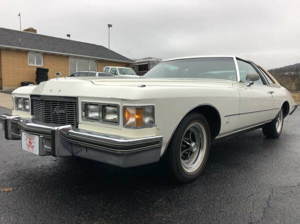1976 Buick Riviera White - - by dealer - vehicle for sale in Johnstown , PA – photo 5
