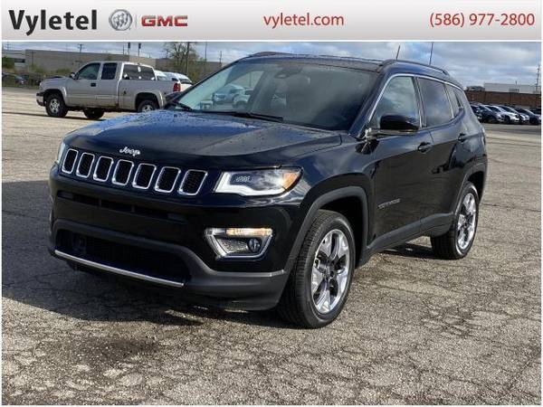 2018 Jeep Compass SUV Limited 4x4 - Jeep Diamond Black Crystal for sale in Sterling Heights, MI – photo 5