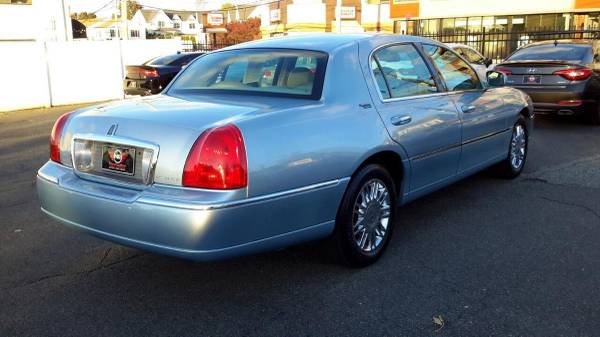 2006 Lincoln Town Car Signature Limited 4dr Sedan - SUPER CLEAN!... for sale in Wakefield, MA – photo 6