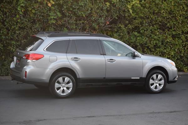 2011 Subaru Outback Limited - LEATHER / MOONROOF / 1 OWNR / 23 RECORDS for sale in Beaverton, OR – photo 8