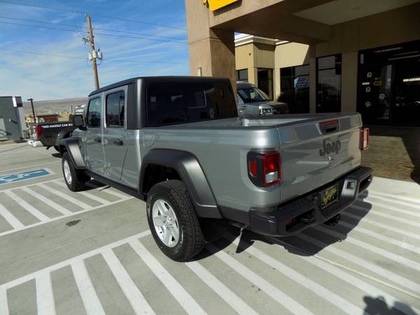 2020 Jeep Gladiator Sport S 4x4 LIKE NEW HARD TO FIND ! for sale in Bullhead City, AZ – photo 6