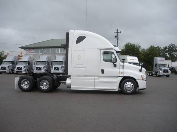 2014 & 2015 Freightliner Cascadia for sale in Lavergne, NC – photo 3