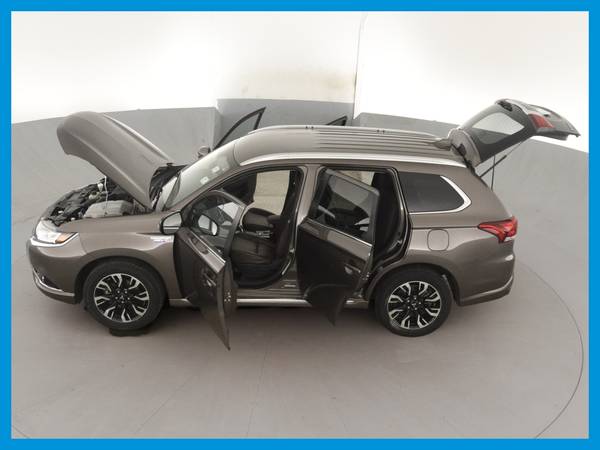 2018 Mitsubishi Outlander PHEV SEL Sport Utility 4D suv Brown for sale in Cleveland, OH – photo 16