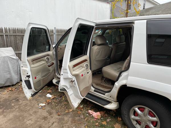 2000 Cadillac Escalade White - cars & trucks - by owner - vehicle... for sale in Providence, RI – photo 9