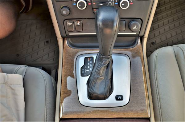 2011 Volvo XC90 AWD---NAVI/CAMERA--RARE COLOR!!!---107K only $9995 for sale in Hillside, NY – photo 11