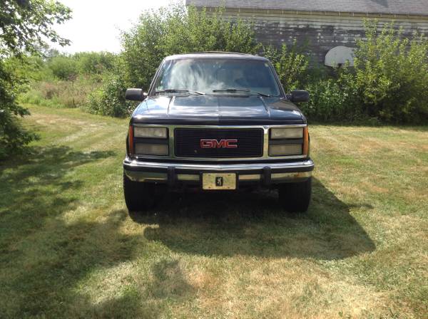 GMC Suburban 2500 4x4 SLE 1 owner low miles $5500 obo for sale in Remington, IL – photo 2