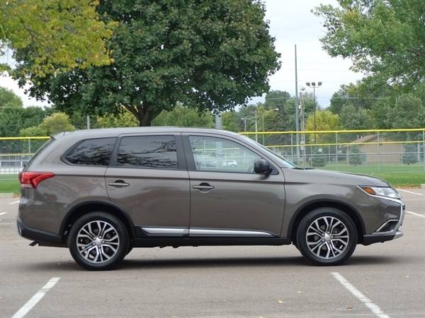 2016 Mitsubishi Outlander ES (4x4, 3rd Row, Factory Warranty) for sale in Sioux Falls, SD – photo 8
