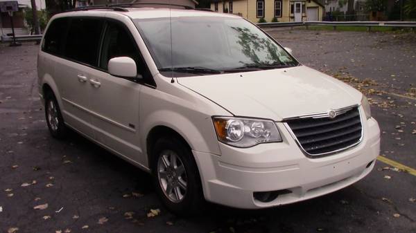 2008 Chrysler Town and Country Touring Minivan **3rd Row**DVD Player** for sale in Lockport, NY – photo 3