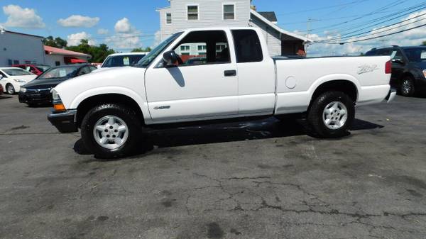 2002 Chevy Chevrolet S10 LS 3dr Extended Cab 4WD SB pickup White for sale in Hudson, NY – photo 6