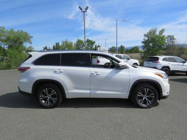 2016 Toyota Highlander SUV XLE V6 (Blizzard Pearl) for sale in Lakeport, CA – photo 6