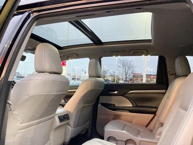 2017 Toyota Highlander Limited Platinum for sale in Joliet, IL – photo 33