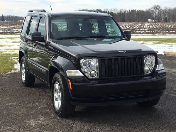 2012 Jeep Liberty 4X4 No Rust! Nice! Only $6450 - cars & trucks - by... for sale in Chesterfield Indiana, IN – photo 4