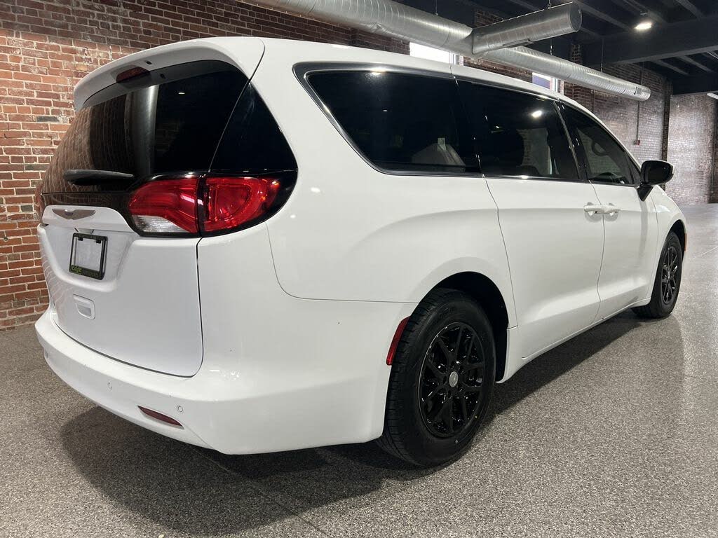 2018 Chrysler Pacifica LX FWD for sale in Evansville, IN – photo 3