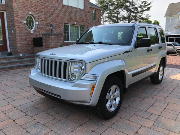2011 Jeep Liberty 4x4 low miles for sale in West Islip, NY – photo 3