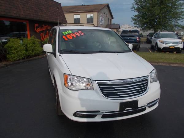 2015chrysler town & country - cars & trucks - by dealer - vehicle... for sale in West Seneca, NY