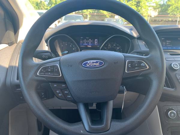 2015 Ford Focus SE sedan 4dr BackUp Camera Alloy Wheels - cars &... for sale in Jeffersonville, KY – photo 10