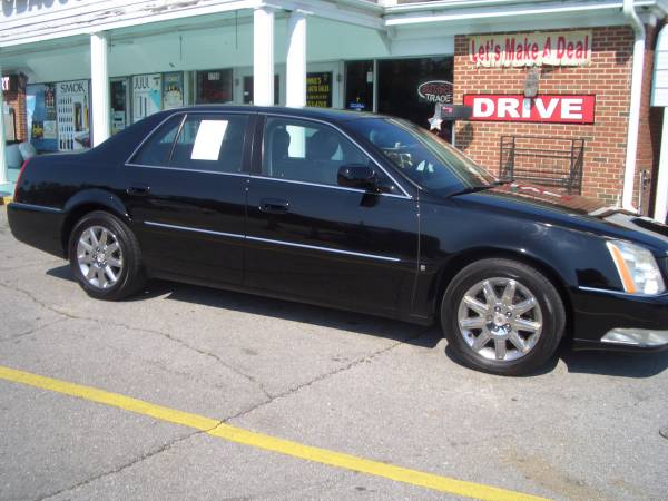 2009 cadillac dts - - by dealer - vehicle automotive for sale in Jacksonville, NC – photo 2