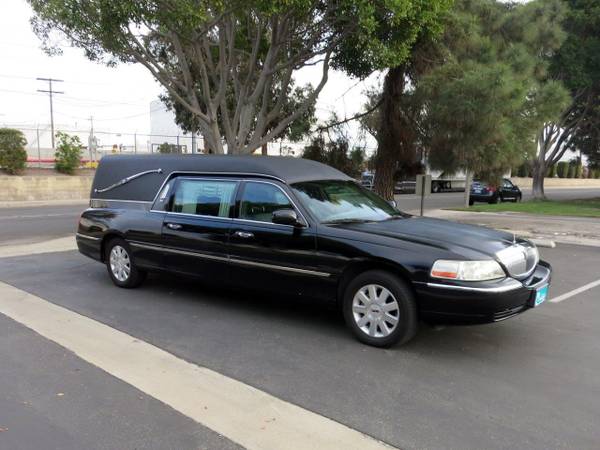 2004 Lincoln Krystal Town Car Hearse - - by dealer for sale in Carson, CA – photo 11