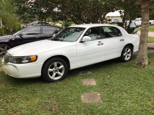 2001 Town Car - cars & trucks - by owner - vehicle automotive sale for sale in Vero Beach, FL
