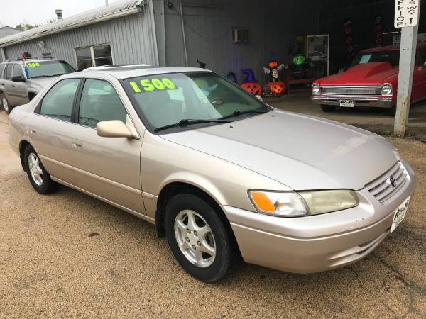 1998 Toyota Camry Awesome Running Car SUNROOF LEATHER SEATS!!! for sale in Clinton, IA – photo 4