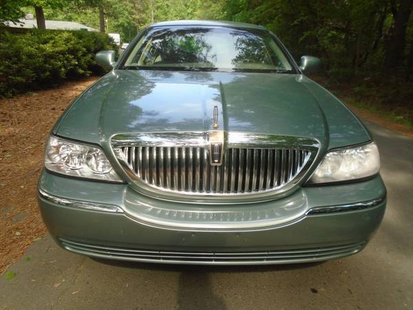 2004 Lincoln Town Car, 63K miles, cln Carfax, 17 serv rcrds new for sale in Matthews, NC – photo 2