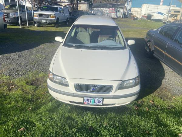 2001 Volvo V70 2 4 M 5dr Wgn with Interior courtesy lights w/delay for sale in Sweet Home, OR – photo 2