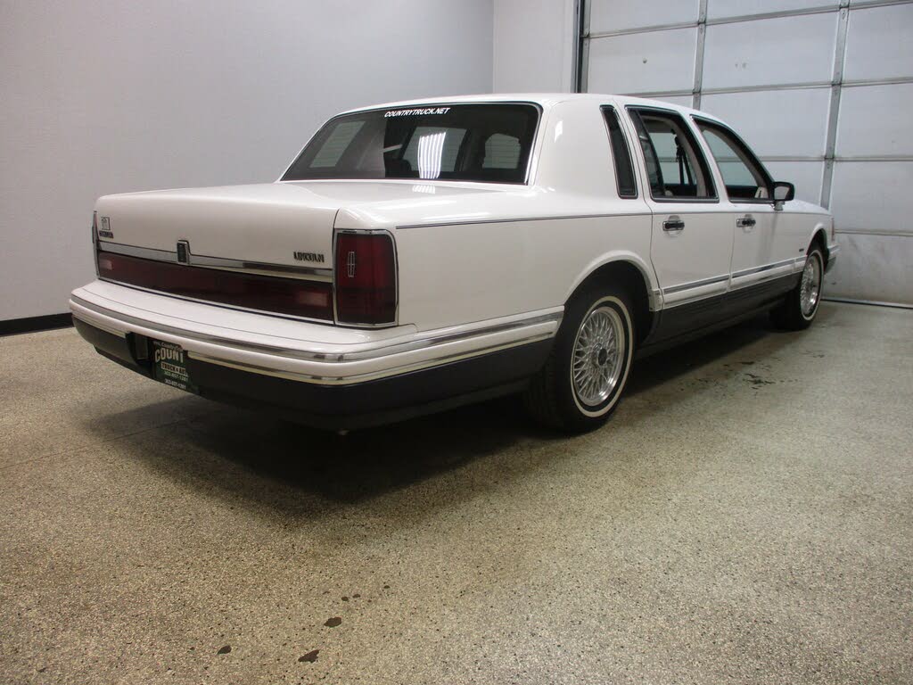 1994 Lincoln Town Car Signature for sale in Fort Lupton, CO – photo 2