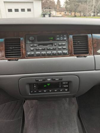 Lincoln Town Car 2000 - cars & trucks - by owner - vehicle... for sale in Thorp, WI – photo 6