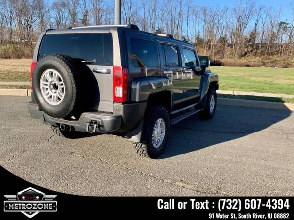 2009 Hummer H3, Immaculate Condition, Runs 100 , New Tires for sale in South River, NY – photo 9