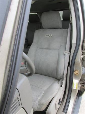 2006 JEEP COMMANDER V8 4x4 3rd ROW SEATS 3xSUNROOFS liberty wrangler c for sale in Mishawaka, IN – photo 11