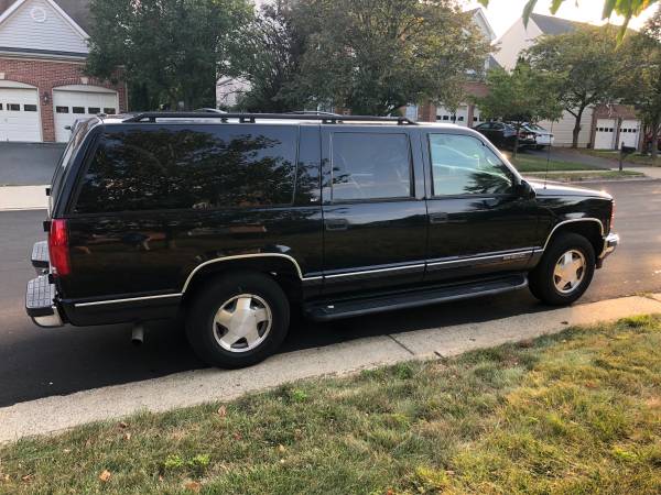 Second owner 1999 GMC SUBURBAN 169,000 miles for sale in Sterling, District Of Columbia – photo 3