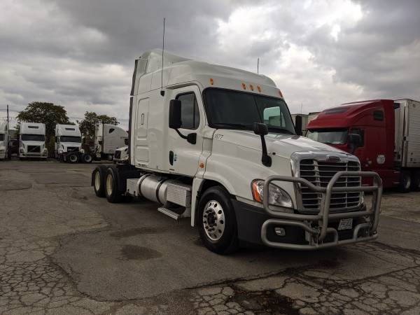 2009 FreightlILer Cascadia for sale in Chicago, IL – photo 2
