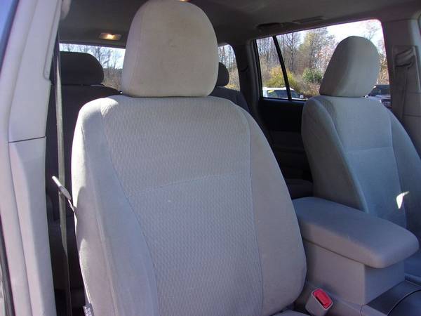2010 Toyota Highlander Seats-8 AWD, 151k Miles, P Roof, Grey, Clean for sale in Franklin, MA – photo 10