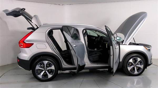 2023 Volvo XC40 B5 AWD Mild Hybrid Plus Bright - - by for sale in Culver City, CA – photo 11