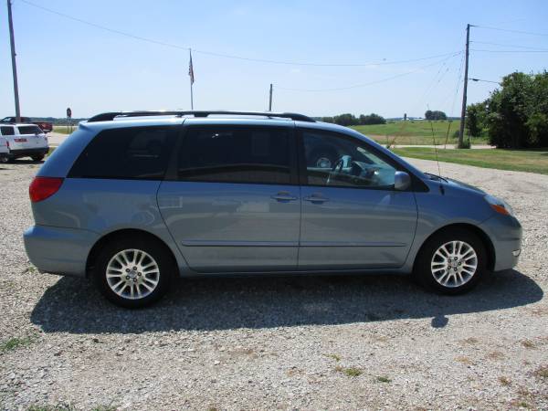 TOYOTA SIENNA XLE -ONE OWNER!! Runs Excellent! Loaded!! for sale in Crawfordsville, IA – photo 6