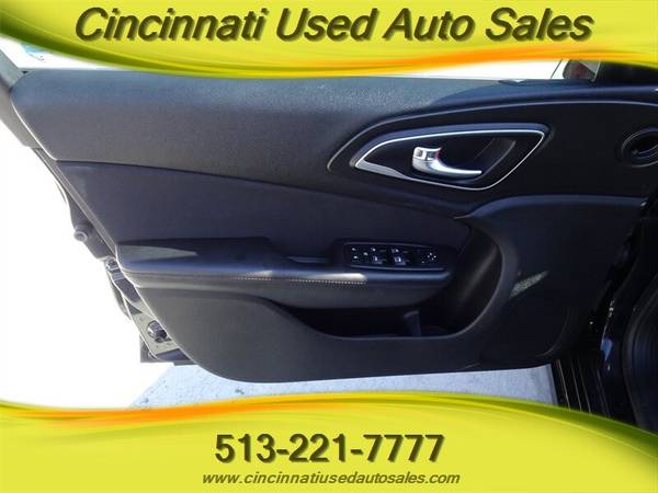 2015 Chrysler 200 Limited 2 4L I4 FWD - - by dealer for sale in Cincinnati, OH – photo 23