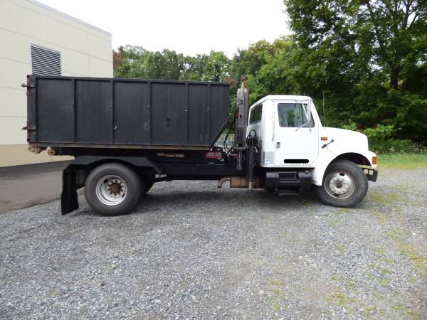 International 4900 Dumpster Truck for sale in Newburgh, NJ – photo 3