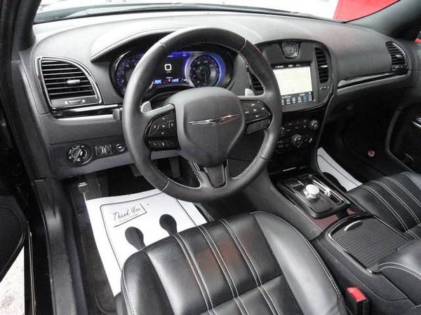 2017 Chrysler 300 S V6 AWD * NAVIGATION * PANO ROOF * MUST SEE!! for sale in GRANDVILLE, MI – photo 9