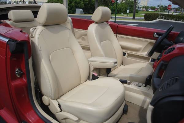 2008 VOLKSWAGEN NEW BEETLE CONVERTIBLE, 2.5L 4Cyl, CLEAN for sale in west park, FL – photo 13