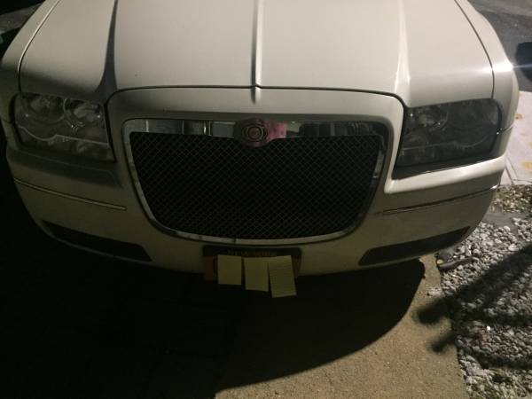 Very beautiful Chrysler 300 for sale in Arverne, NY