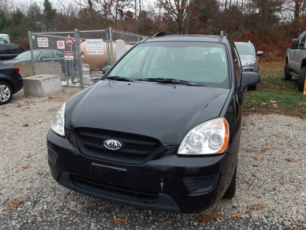 2009 Kia Rondo - cars & trucks - by dealer - vehicle automotive sale for sale in Whitinsville, MA