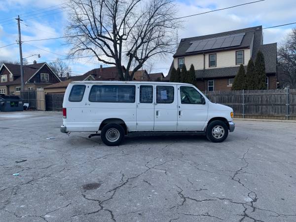 1997 Ford E-350 XLT Club Wagon for sale in milwaukee, WI
