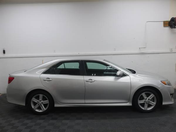 2012 Toyota Camry SE Leather New Tires Bluetooth 35 mpg - Warranty for sale in Hastings, MI – photo 17