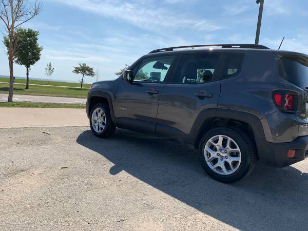 2018 Jeep Renegade latitude 4x4 only 2000 miles for sale in Chicago, IL – photo 7