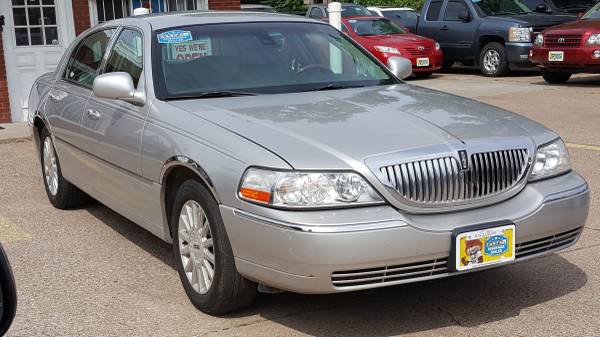 2003 LINCOLN TOWN CAR SIGNATURE AUTO LOADED LEATHER!! for sale in Cleveland, OH – photo 8