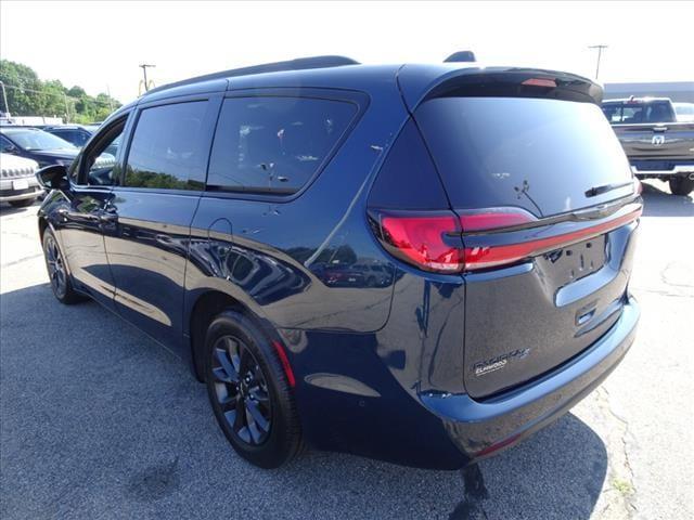 2021 Chrysler Pacifica Touring-L for sale in East Providence, RI – photo 5