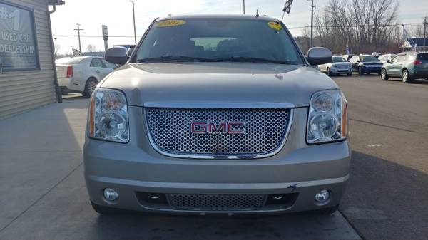 MOON ROOF!! 2007 GMC Yukon XL 4WD 4dr 1500 SLE for sale in Chesaning, MI – photo 2